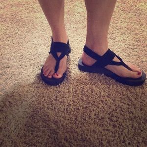 Sanuk yoga mat sandals